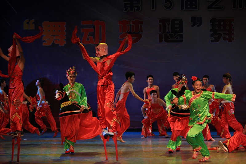 8电气系-姥姥游东北_副本.jpg